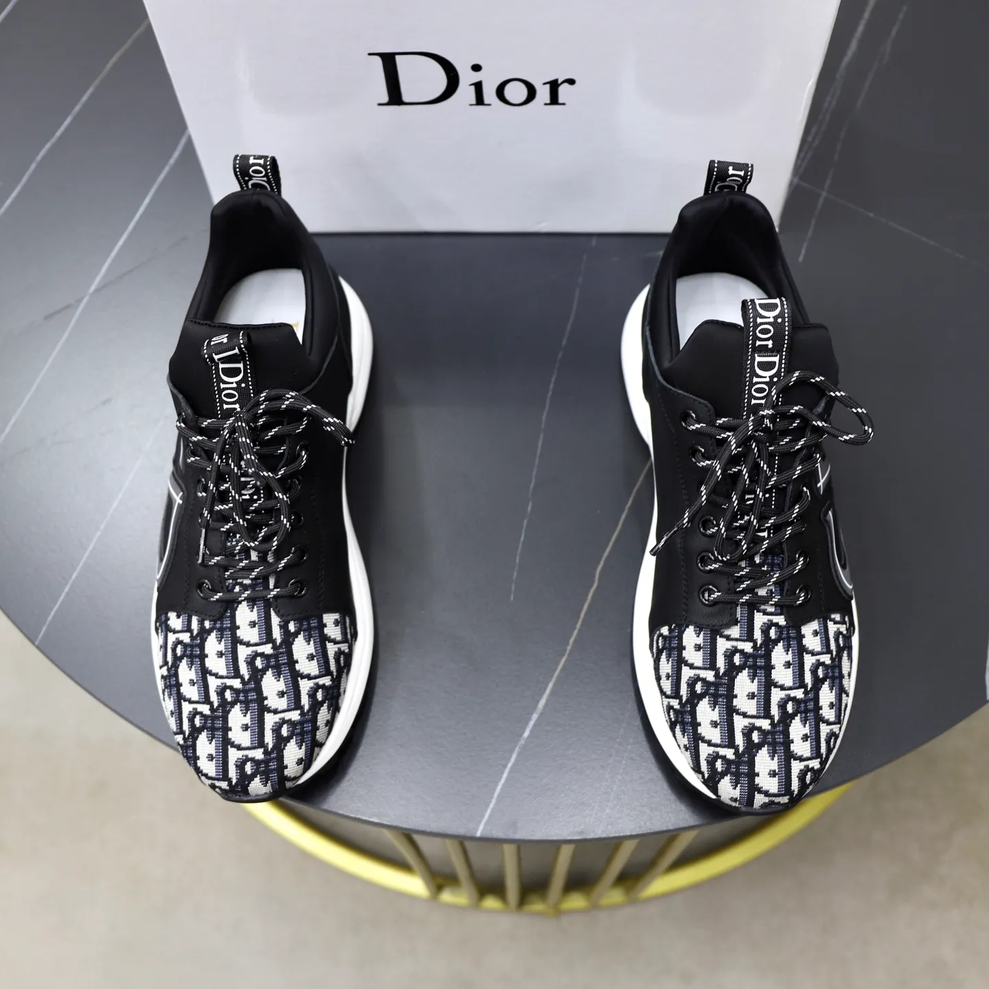 Ex-factory price: 462💰🙅‍♂️🙅‍♂️🙅‍♂️ Brand: Dior DIOR Standard code: 38-44 (45 customized) Grade: Same as the official website Material: Original material splicing Comfortable and breathable lining Lightweight and wear-resistant sports outsole Style category: Men's fashionable casual shoes Running sneakers Distinguished luxury brand elements Top luxury Color: actual picture color